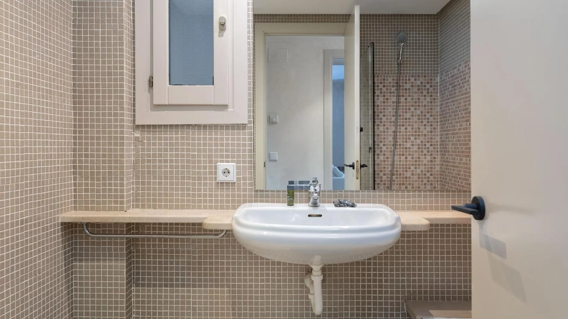 Flateli Pou Rodo 3 Apartment Girona